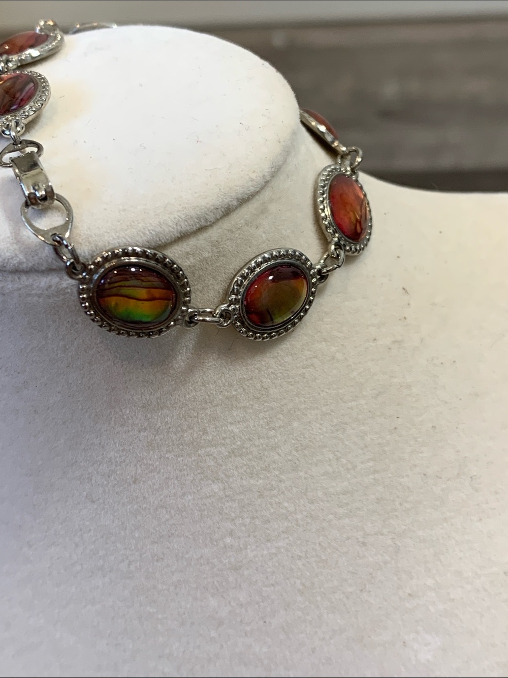 3/$10💕 Silver Tone Red Faux Agate Oval Station Bracelet - Picture 3 of 3